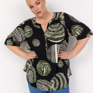 W10409_HS_2025_9999C_M_01 Medine 2 bluse Wasabi