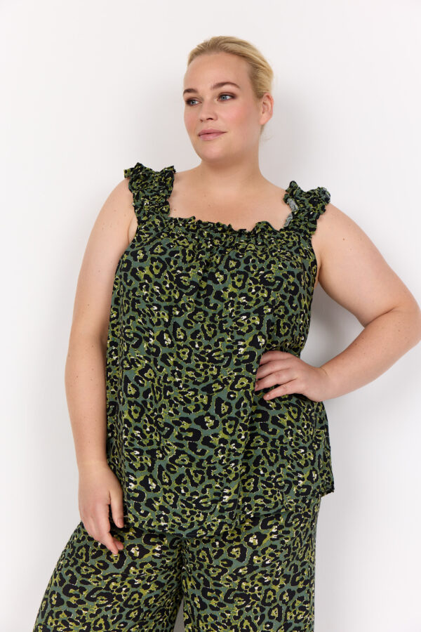 W10426_HS_2025_7870C_M_01 Melina 1 Top Wasabi