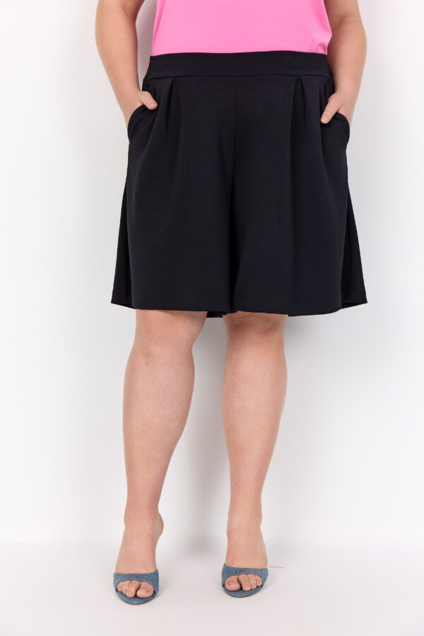 W20351_HS_2025_9999_M_02 shorts Wasabi