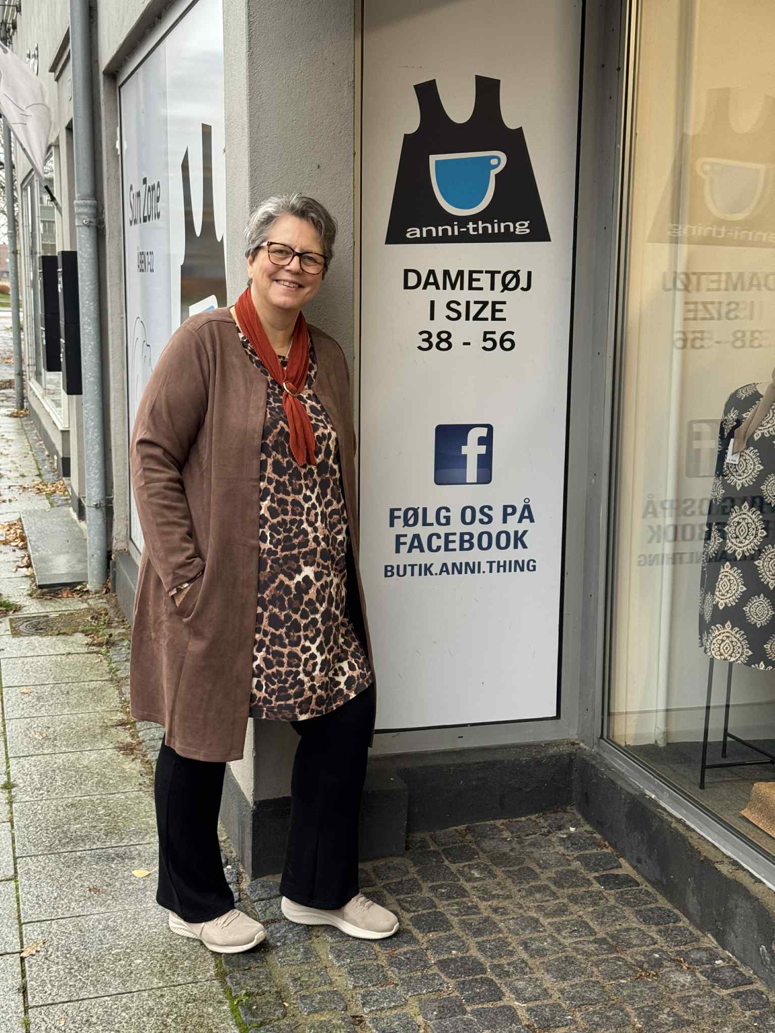 s225860 p1 gul Lise kjole Studio